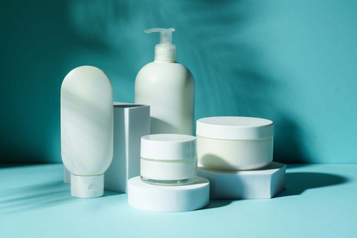 Natūrali kosmetika grožiui ir kasdienė odos priežiūra be chemijos, naudojant minimalistines ir švarios sudėties priemones