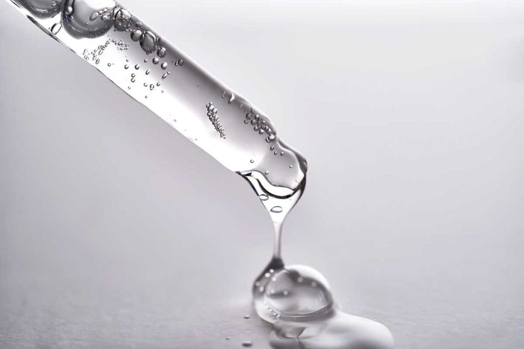 Skaidrus hialurono rūgšties serumas, pritraukiantis drėgmę ir saugantis odą nuo išsausėjimo