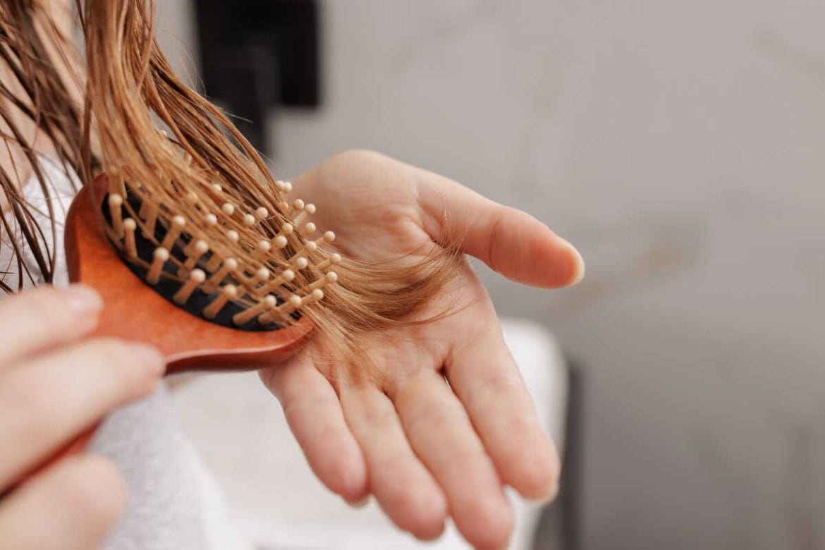 Plaukų slinkimas ir natūralios priežiūros svarba kasdienėje rutinoje